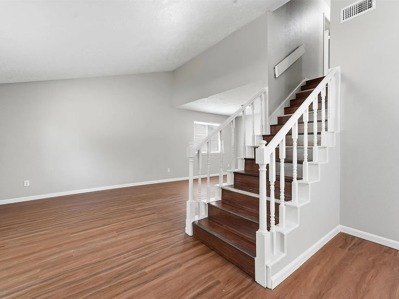 4 bed, 3.5 bath, 2475 sqft, $2,200 — Photo 4
