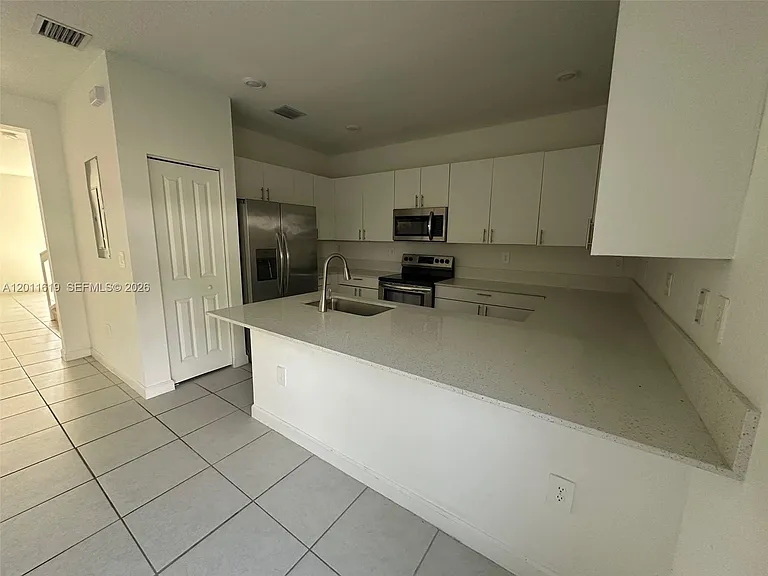 1684 SE 26th Ter #1684 — Photo 10