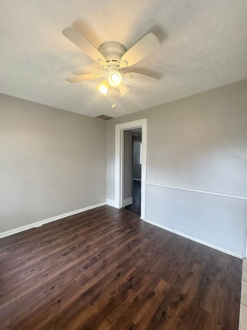 1911 Park Ave — Photo 4