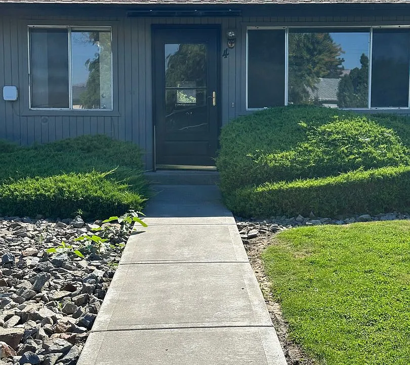 340 Pear Ln
