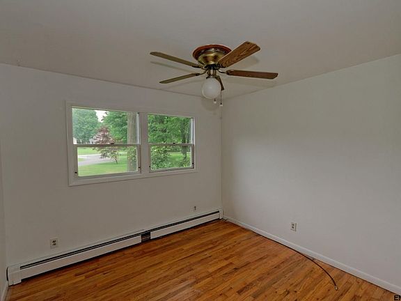 3rd image of 22 Payne Ct