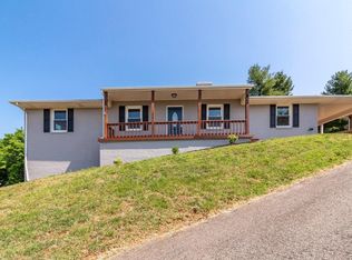 908 Norbourne Ave, Vinton, VA 24179