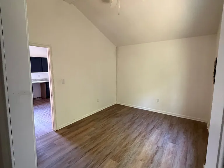 5115 Mathews Ave — Photo 7