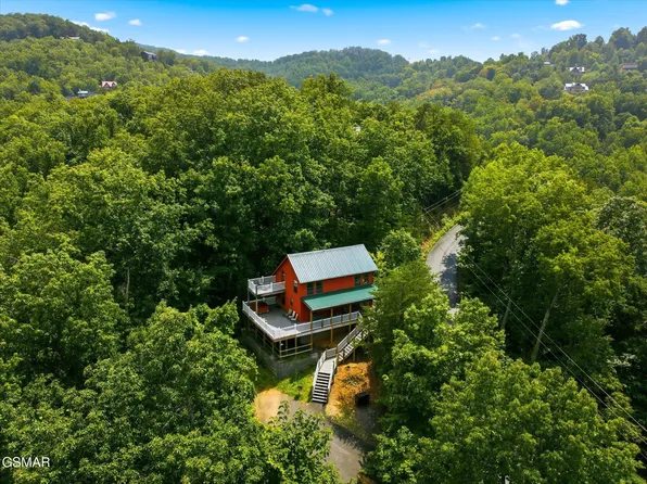 2411 Misty Shadows Dr, Sevierville, TN 37862
