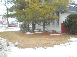 5 Parkdale Dr, North Babylon, NY 11703