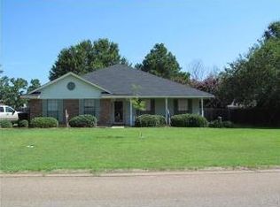 101 Country Club Dr, Benton, LA 71006