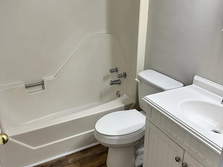 138 Village Ct — Photo 8