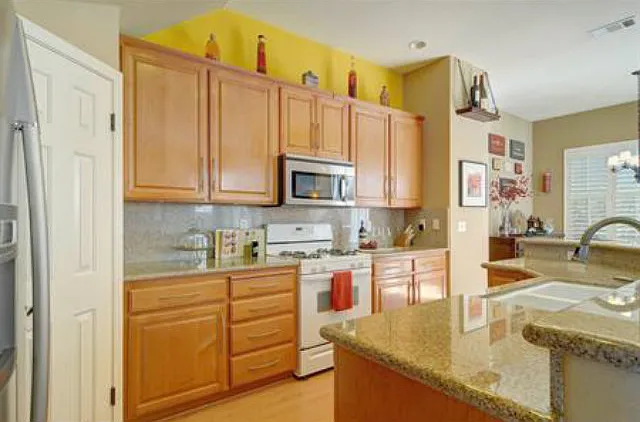 437 Kent Dr — Photo 4