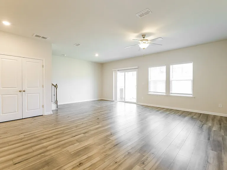 1672 Villageside Ct — Photo 5