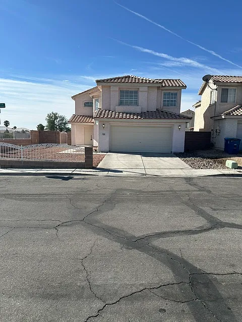 3 bed, 2.5 bath, 1650 sqft, $2,100 — Photo 3