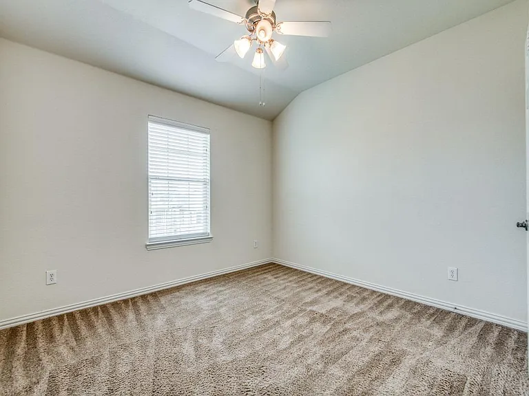 8735 Manhattan Ave — Photo 10