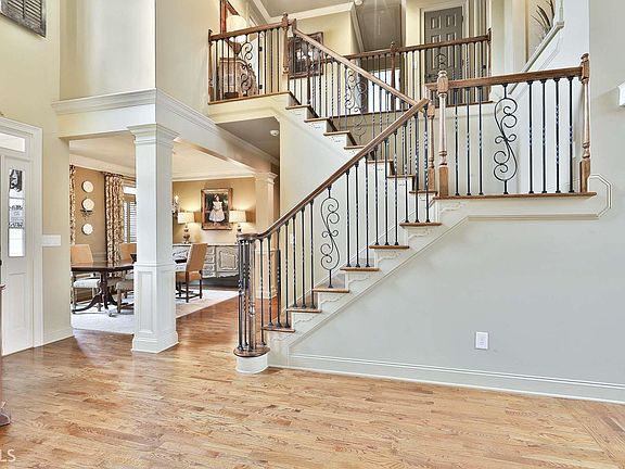 3rd image of 250 Tarragon Dr