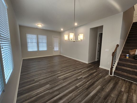 3rd image of 400 Madison Lakeview Dr