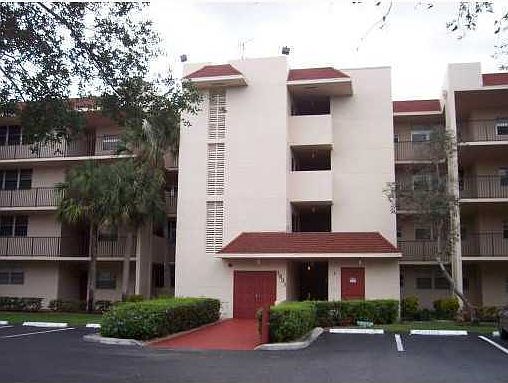 3rd image of 1931 Sabal Palm Dr APT 104