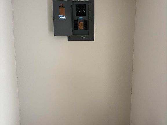 5th image of 801 Newport Dr