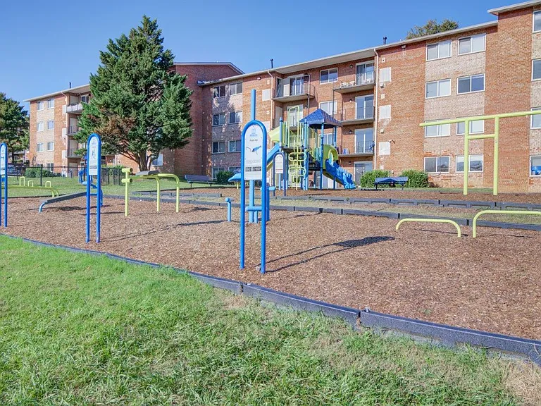 Bennington Crossings Apartment Homes — Photo 18