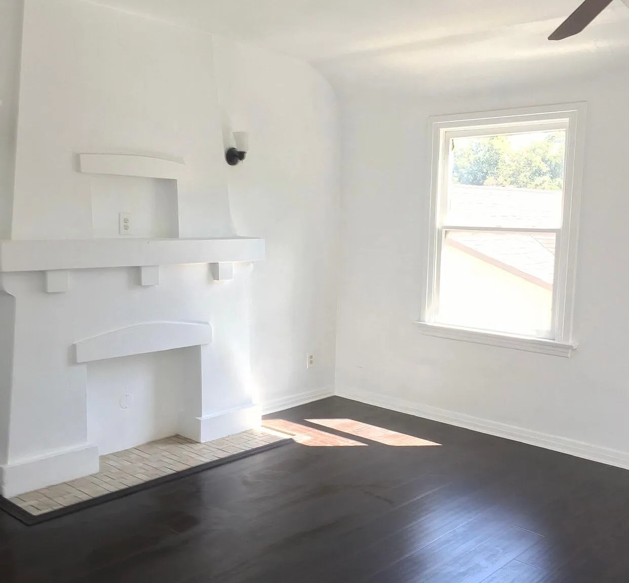 1882 Oregon Ave — Photo 2
