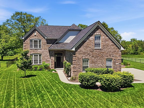 3rd image of 8240 Thorn Bend Dr