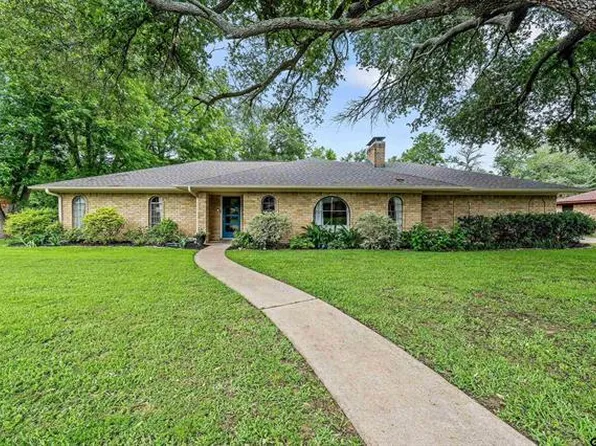 1109 Brookhollow Dr, Jacksonville, TX 75766