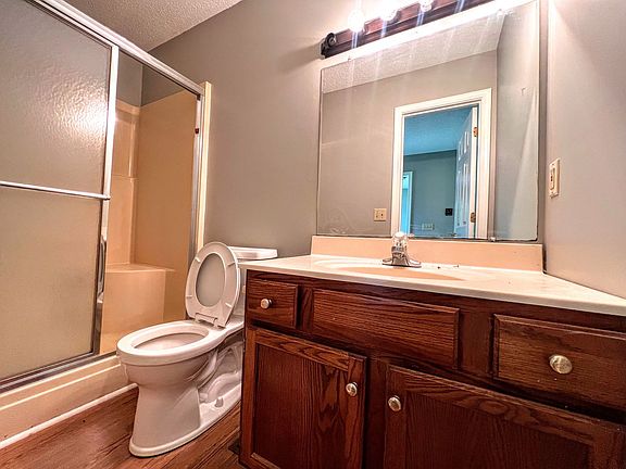 5th image of 1006 Southwood Dr #A