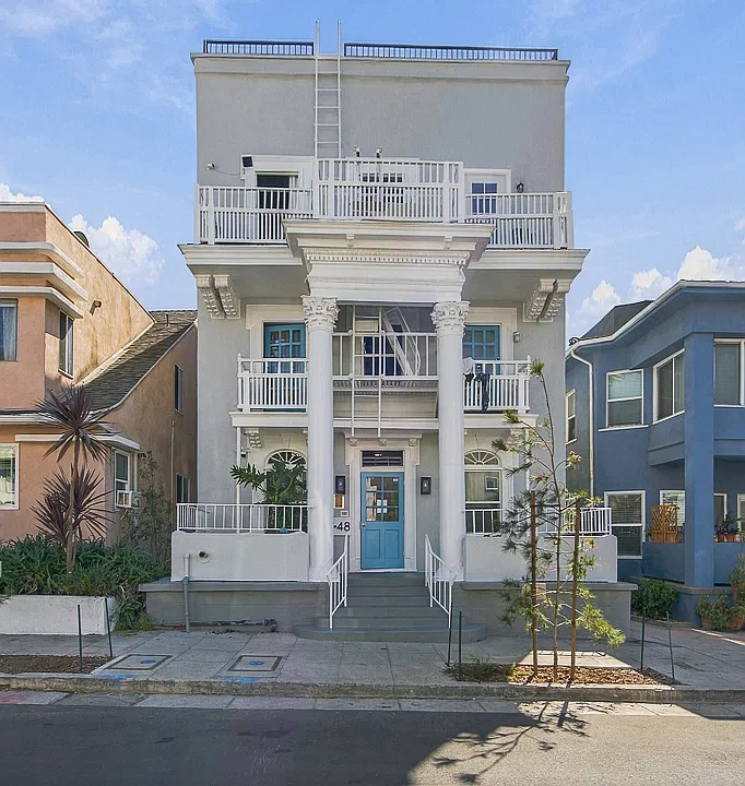 48 Navy St #3