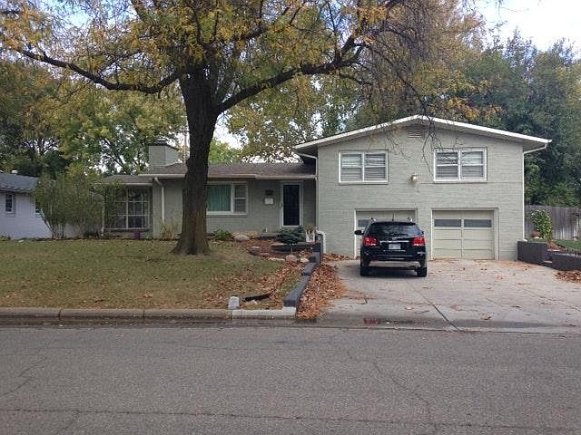 1st image of 208 W 27th Ave
