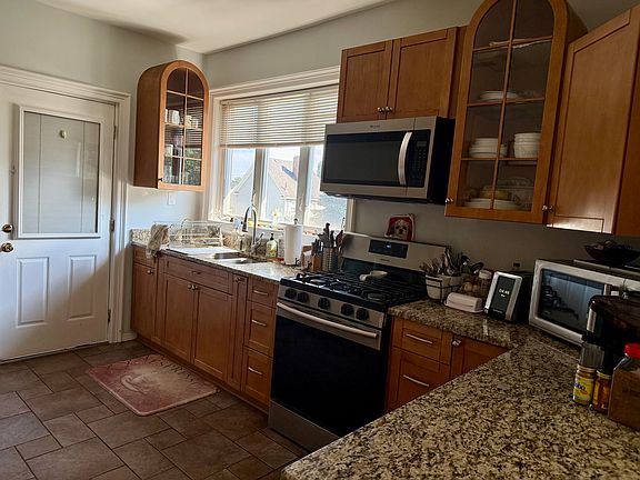 5th image of 338 Beech St #2