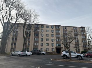 9745 S Karlov Ave APT 302, Oak Lawn, IL 60453