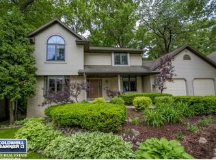2451 Shady Oak Dr, Green Bay, WI 54304