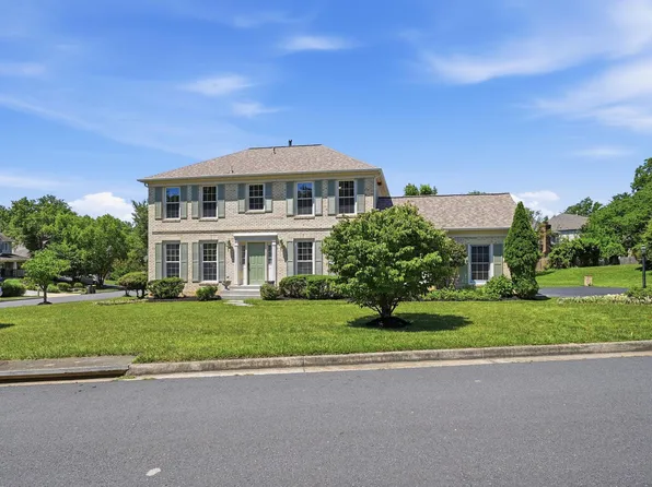 8401 Cardinal Glen Ct, Vienna, VA 22182