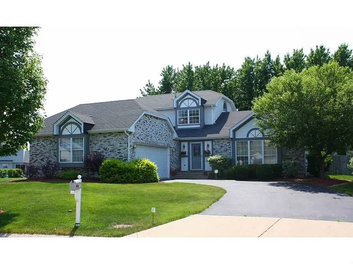 352 Buckthorn Ln photo 1