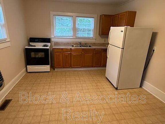 3rd image of 2040 Carl Dr