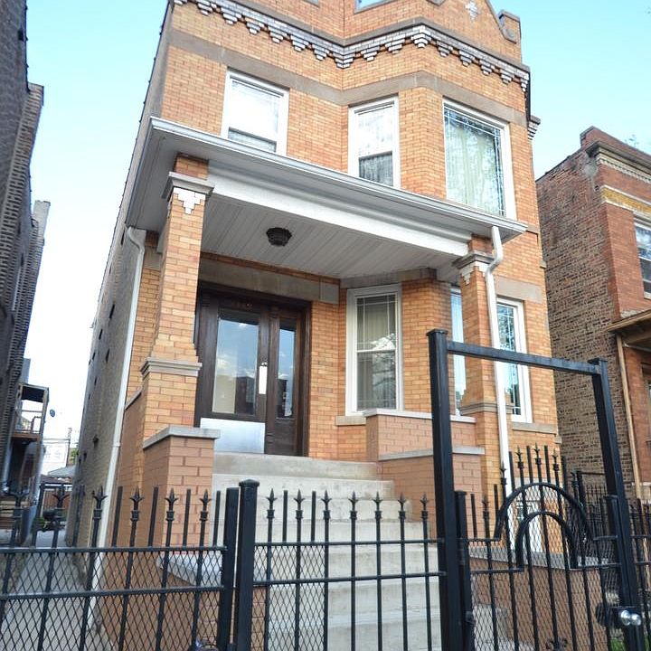 1st image of 2449 N Avers Ave Unit 3