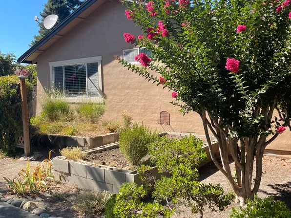 1825 Calavaras Dr, Santa Rosa, CA 95405