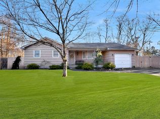 2 Long Pond Rd, Ridge, NY 11961