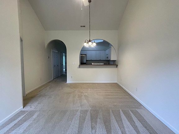 2nd image of 33 Park Dr S