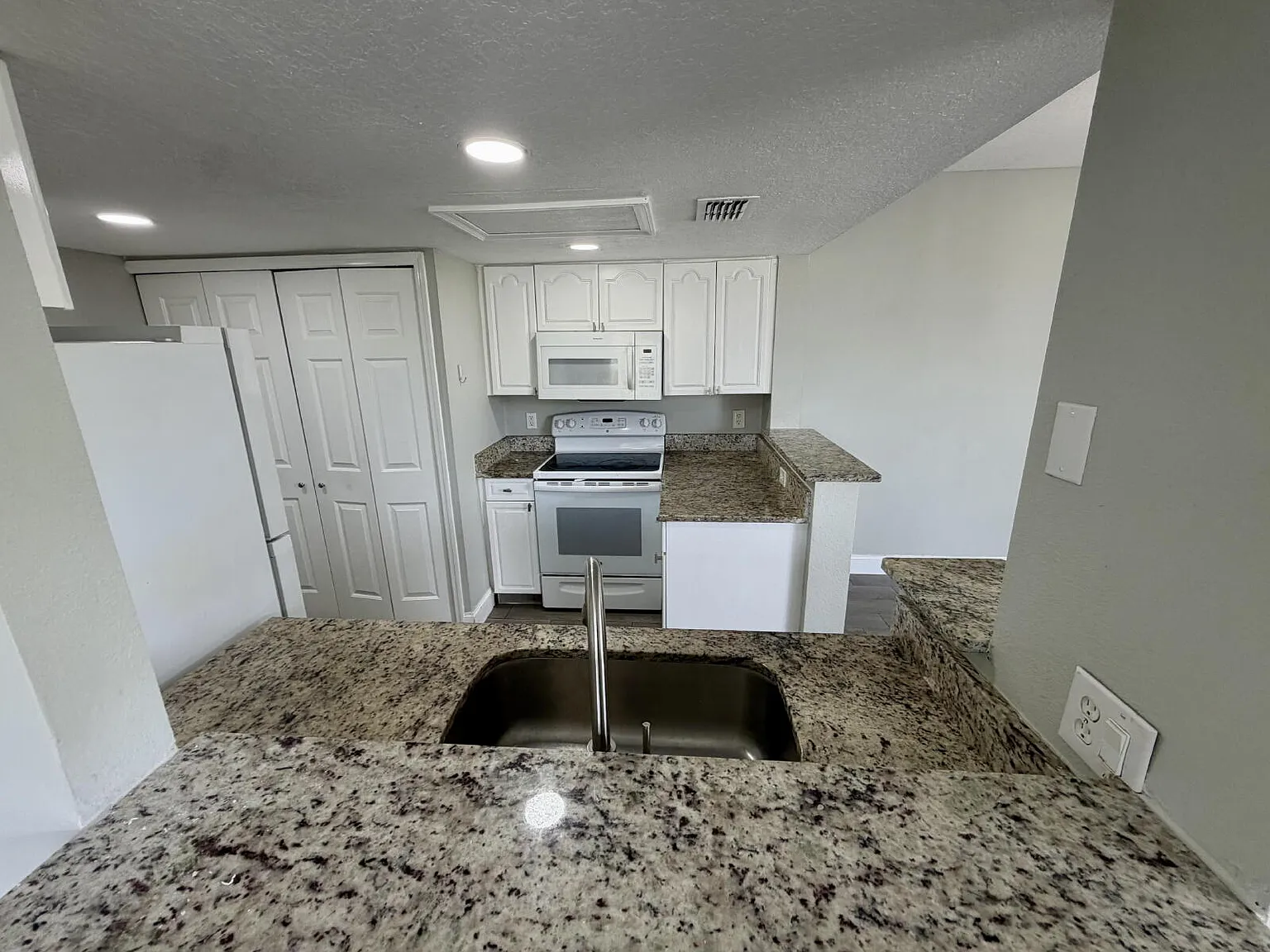 3 bed, 2.0 bath, $1,650 — Photo 3