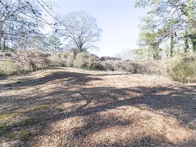 2761 Rockdale Dr — Photo 13