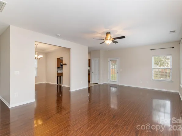 1081 Mountain Laurel Ct, Matthews, NC 28104