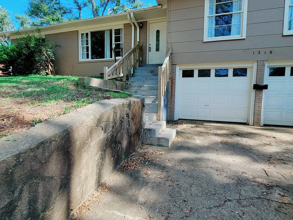 1218 Graham Dr