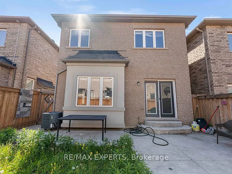 300 Remembrance Rd — Photo 33