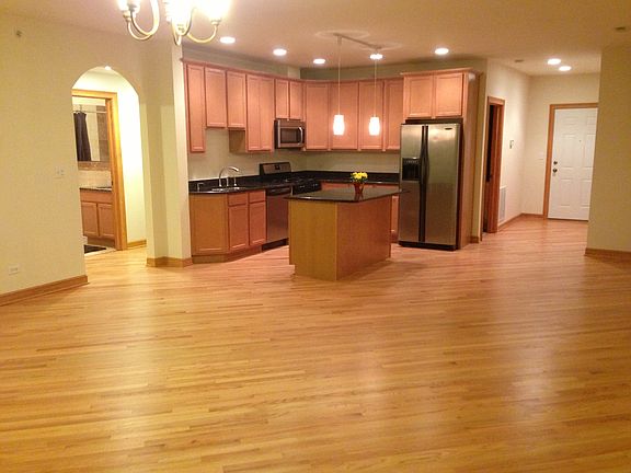 Big Kitchen with Granite Counter tops, Dishwasher, Garbage D