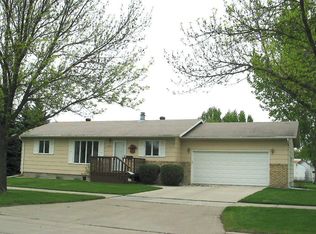 1409 Rider Rd, Grand Forks, ND 58201