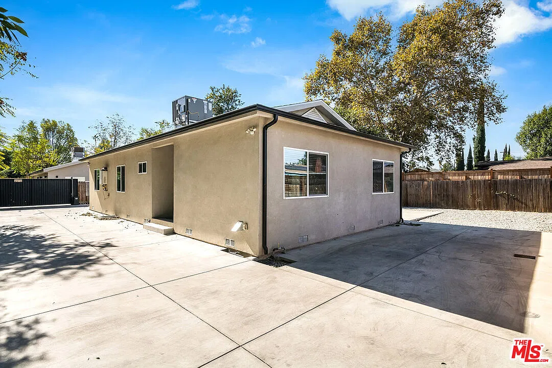 3 bed, 2.0 bath, $4,200 — Photo 1