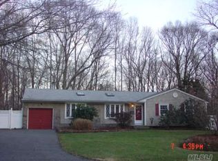 39 Brooksite Dr, Smithtown, NY 11787