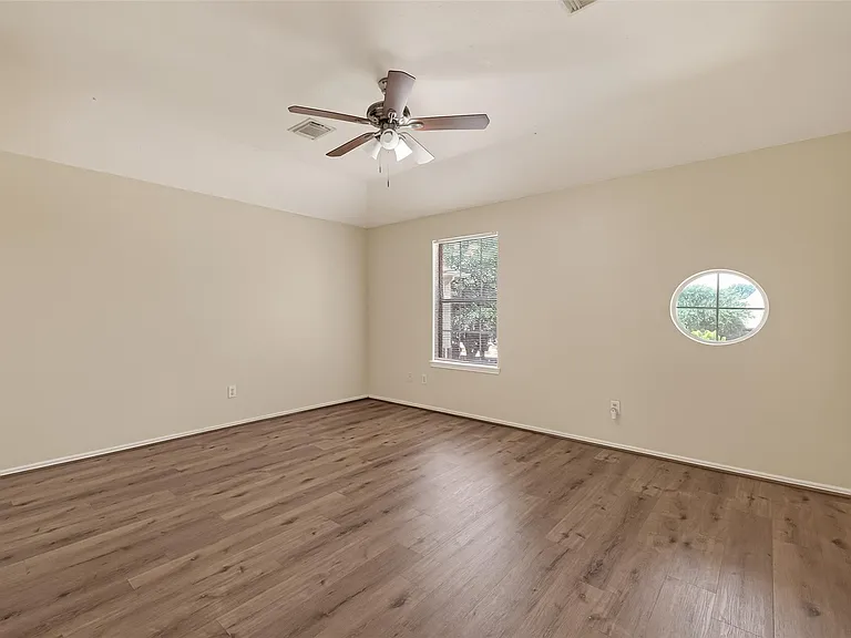 1838 Strongs Ct — Photo 23