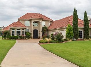 1302 E Scandinavian Ct, Granbury, TX 76048