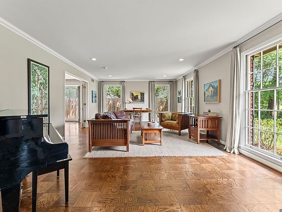 3rd image of 1932 Country Club Dr
