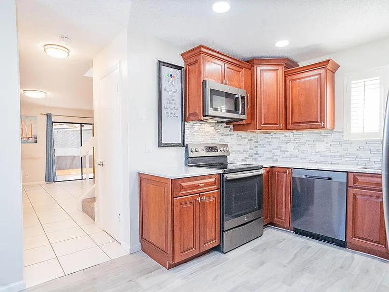 950 S Kanner Hwy #Townhouse 124 — Photo 11