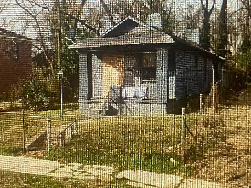 1st image of 945 Woodlawn St